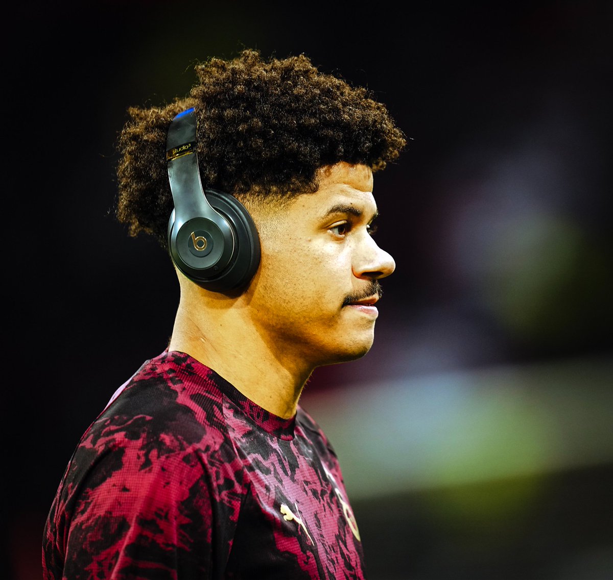 Ön alan baskısında etkili değil.
Topla etkili değil.
Topsuz oyunda etkili değil. 

Gabriel Sara ikinci yarının başında çıkmalı.