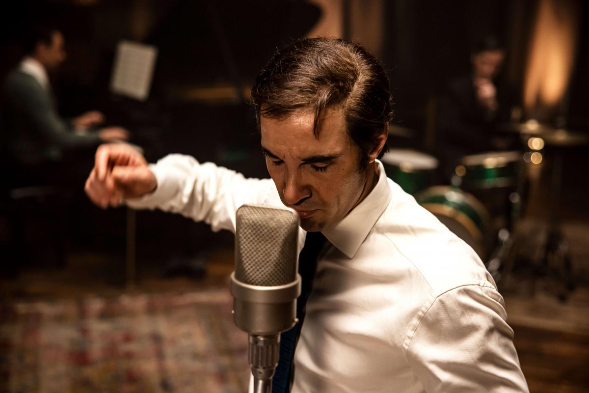 MONSIEUR AZNAVOUR. Merecido y esmerado homenaje del cine francés a uno de sus grandes artistas. Cuenta con un guion ambicioso, pero bien estructurado, una extraordinaria factura técnica y la total implicación de Tahar Rahim. CRÍTICA: criticaseduardocasanova.blogspot.com/2025/11/monsie…