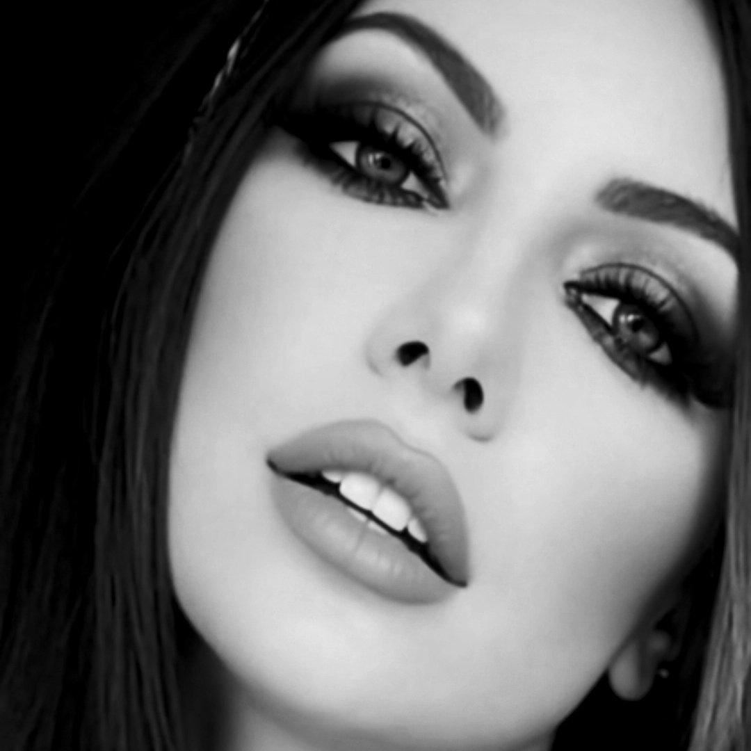 FREDDIELOVEDV's tweet image. #NewProfilePic #Me #FormerModel #Valerie #Night🖤💋