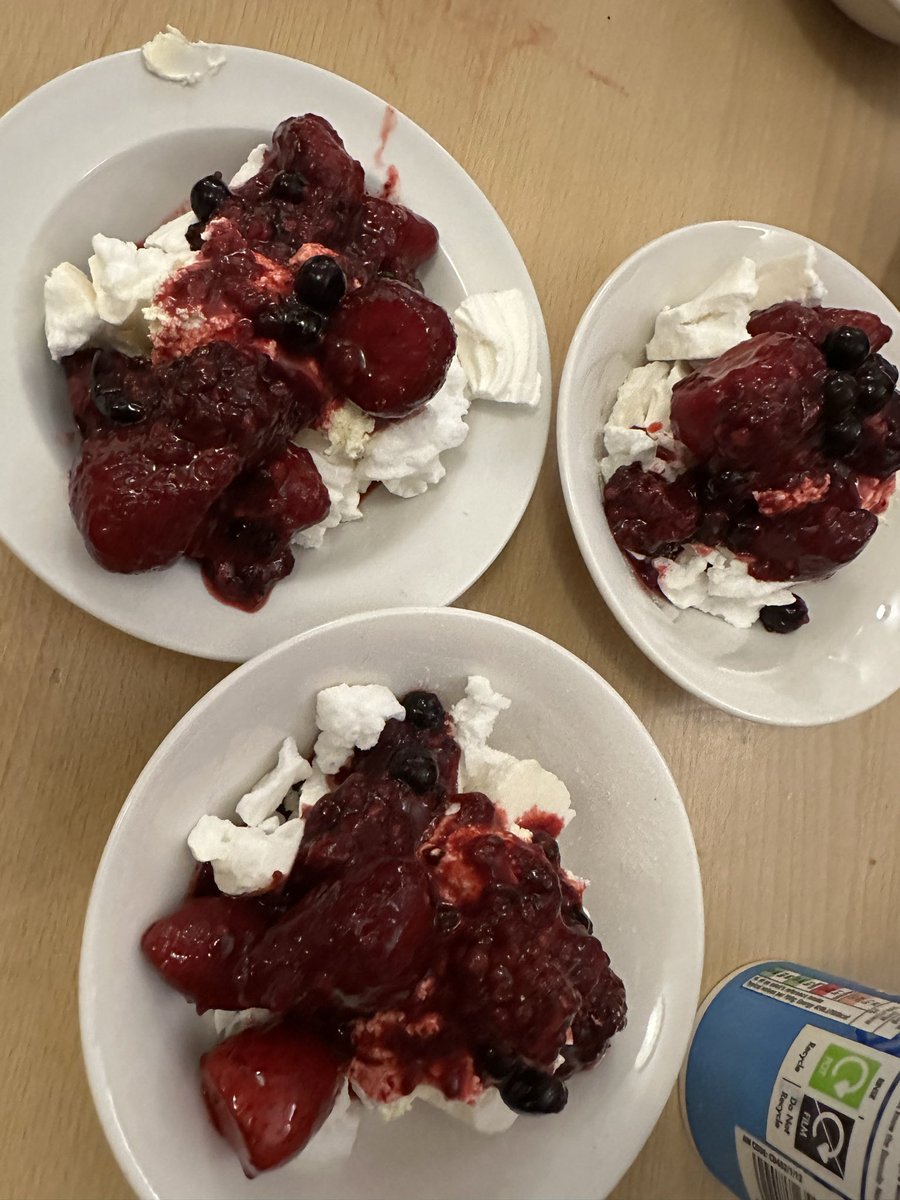 ECS_Keighley's tweet image. After a short Power Nap on the minibuses, we set about cooking our evening meal of pasta bolognese, garlic bread &amp;amp; Eton mess then tackling the mountain of washing up! Tonight is games night - a giant riddle hunt is being enjoyed around the Youth Hostel. #funandgames #teamwork