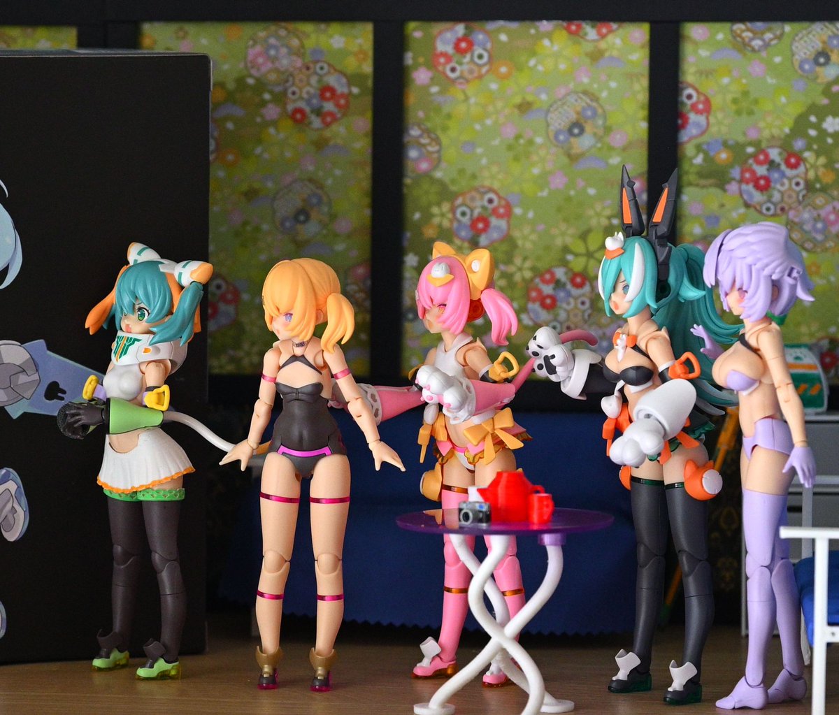 🐰 Fresh delivery day feels like the first snow of the season ❄️💞
🐇 Tu-chan’s excitement overflows—her words tumble out, half-finished and full of joy. 🌸
PUNI MOFU family gathers close, sharing that warmth together. ☕🐾
#プニモフ #メガミデバイス #ガルプラ