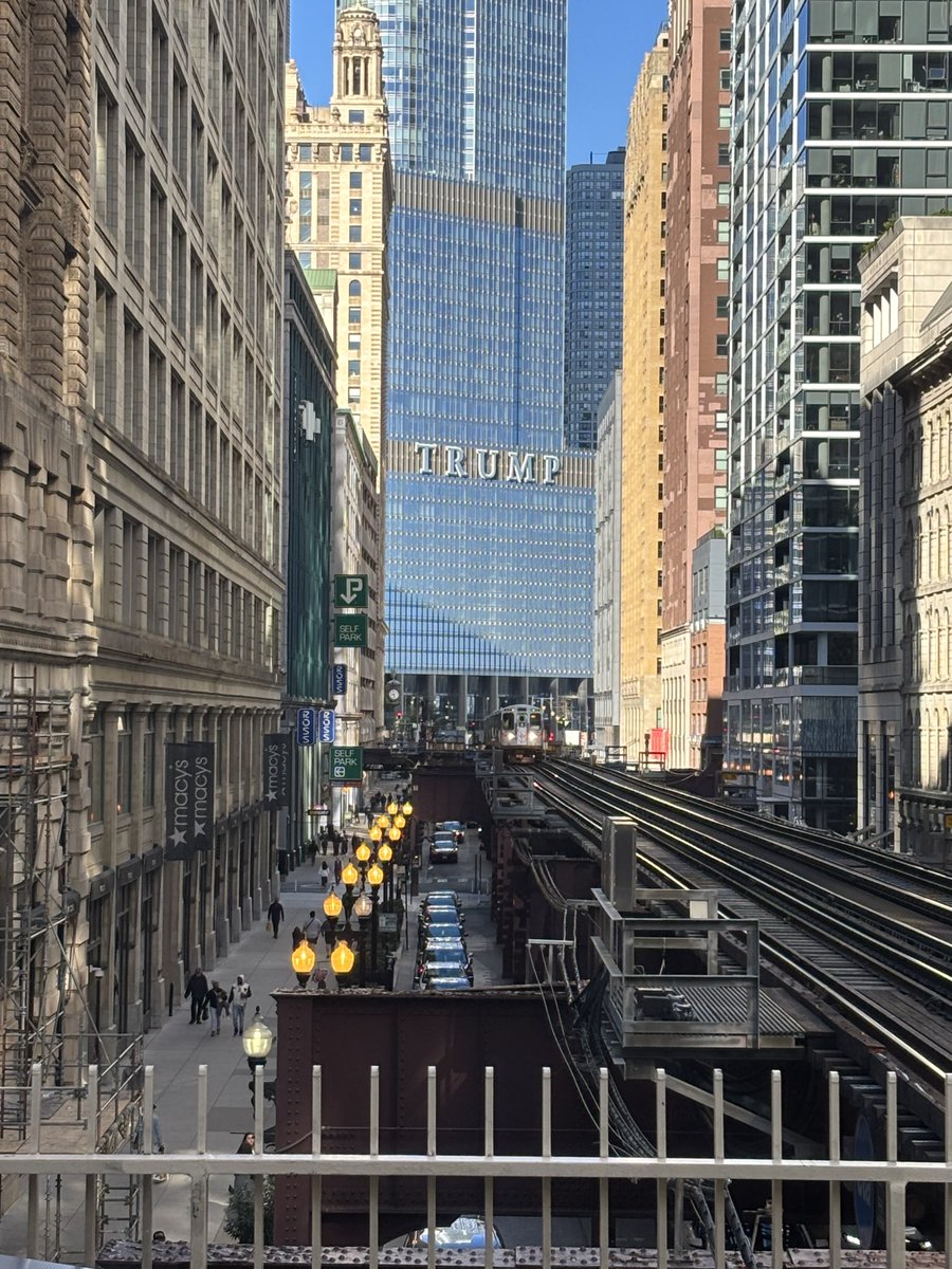 A glimpse of the US, the land of juxtapositions.