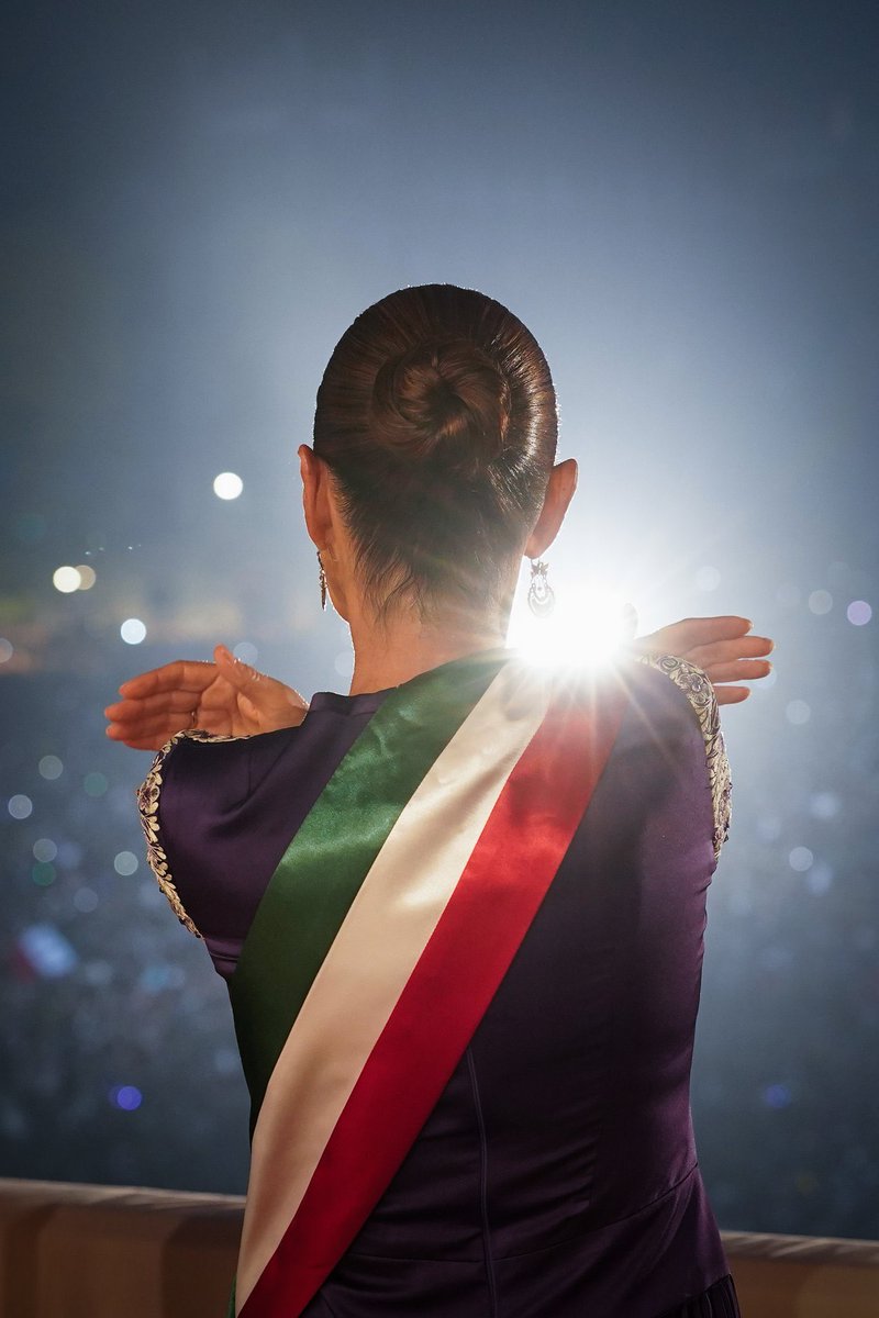 Repruebo cualquier forma de acoso o violencia, venga de donde venga. Mi total solidaridad con la Presidenta <a href="/Claudiashein/">Claudia Sheinbaum Pardo</a> ante los hechos ocurridos el día de ayer.
La falta de respeto hacia una mujer en el ejercicio de su función pública es una falta de respeto hacia todas.