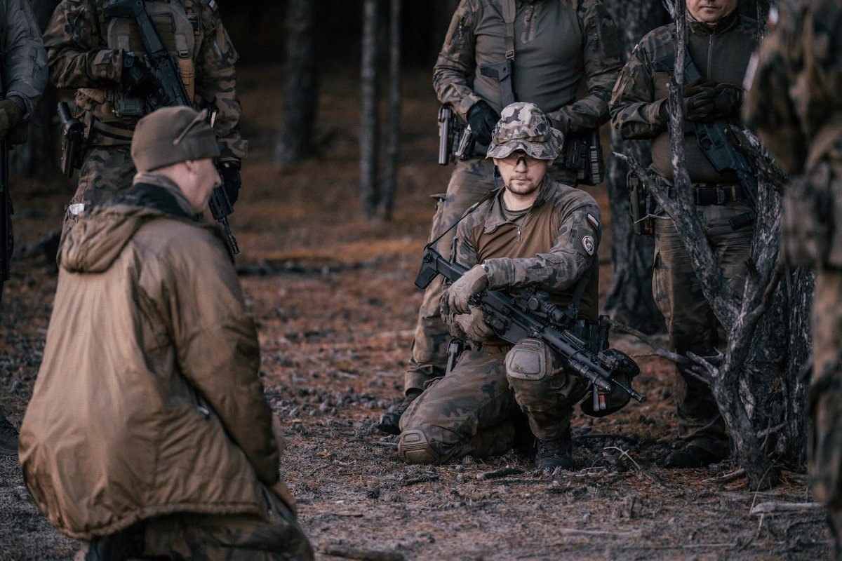 _6BPD_'s tweet image. ▪️W dn. 04-05.11.2025 r.  Dowództwo #6BPD realizowało zajęcia dobowe mające na celu doskonalenie umiejętności taktycznych żołnierzy biorących udział w operacjach powietrznodesantowych. 

Więcej 👇
facebook.com/share/p/17dUyr…