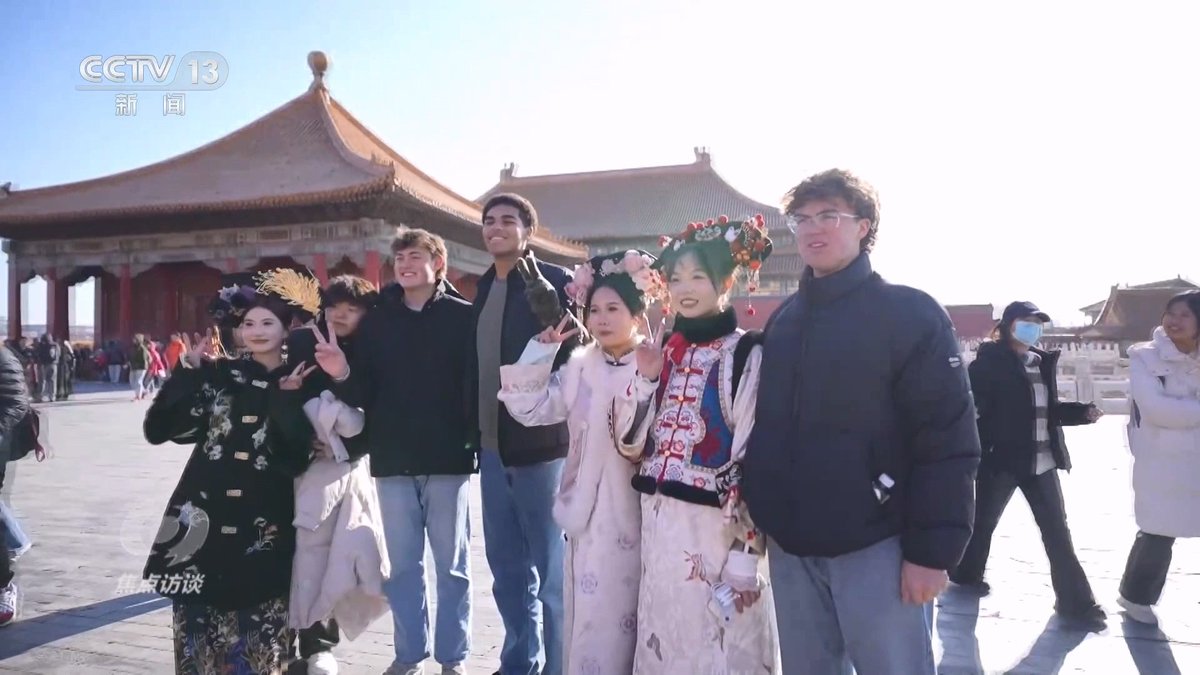 🇨🇳✈️🇧🇷 A isenção de vistos, em vigor desde junho, já faz efeito: viagens de brasileiros à China cresceram +200%! 🔥 Beijing e Shanghai lideram como destinos favoritos, e voos diretos e negócios estão em alta.

📈 Buscas por voos +216%, reservas +85%.
🎓 Nº de estudantes