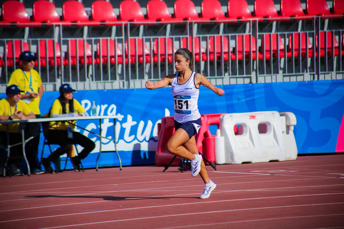 MinDeporteCol's tweet photo. 🥇Con velocidad pura, Karol Bastidas se quedó con la presea dorada en los 200 m T46 con 28,84 s.

🥇La múltiple campeona Angie Mejía registró en los 400 m T38 un tiempo de 1:11.22.

🥇 En los 200 m T38 femenino, Hasly Valencia conquistó el primer lugar con 28,78 s. 
 #Chile2025 https://t.co/EUCJKIIfij
