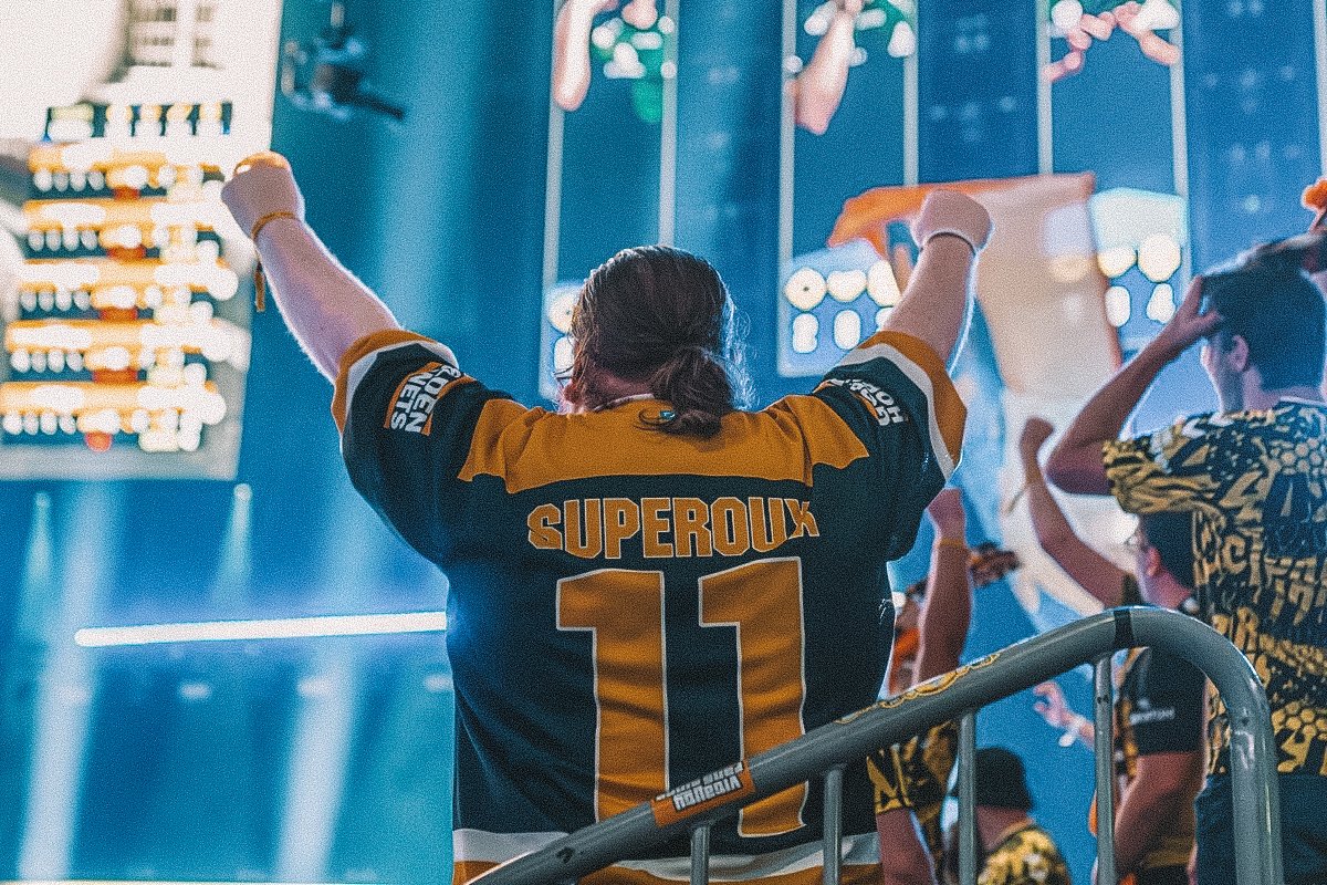 7 ans de passion, d’engagement et de fierté 💛

Merci <a href="/SupeRouux/">Nico</a> pour tout ce que tu as apporté à Vitality et aux <a href="/GoldenHornets/">🐝 Golden Hornets 🐝</a> 🐝