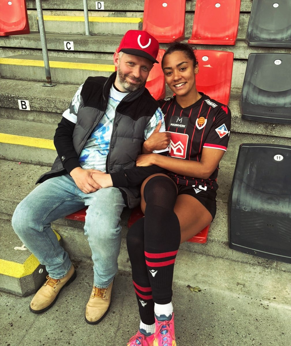 bjalli's tweet photo. Takk fyrir allt Linda og gangi þér vel #teamlinda ❤️🖤 https://t.co/TpOAZV8A2o