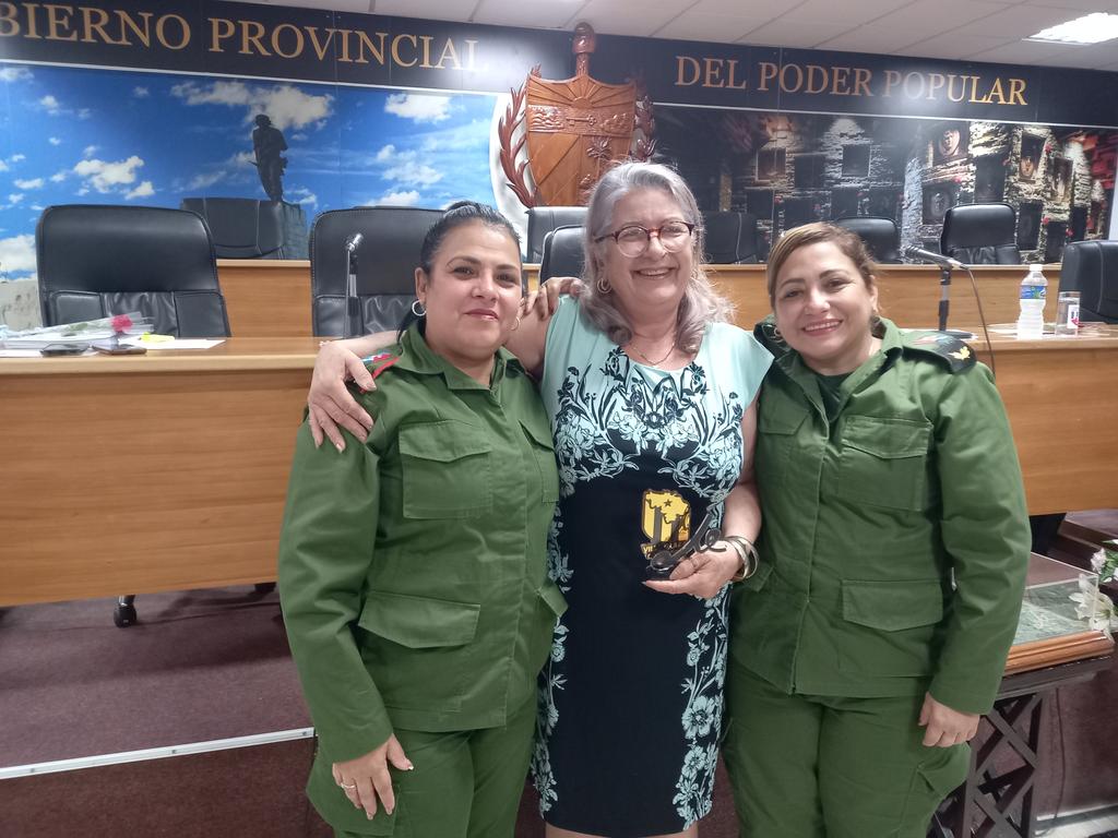 MilaxyA's tweet photo. Durante la sesión del Consejo Provincial del Poder Popular, también se elogió a quienes el 7 de noviembre de 1976 en el Teatro La Caridad de Santa Clara, constituyeron las asambleas provinciales.
#VillaClaraConTodos 🇨🇺 https://t.co/wwCMnqoabQ