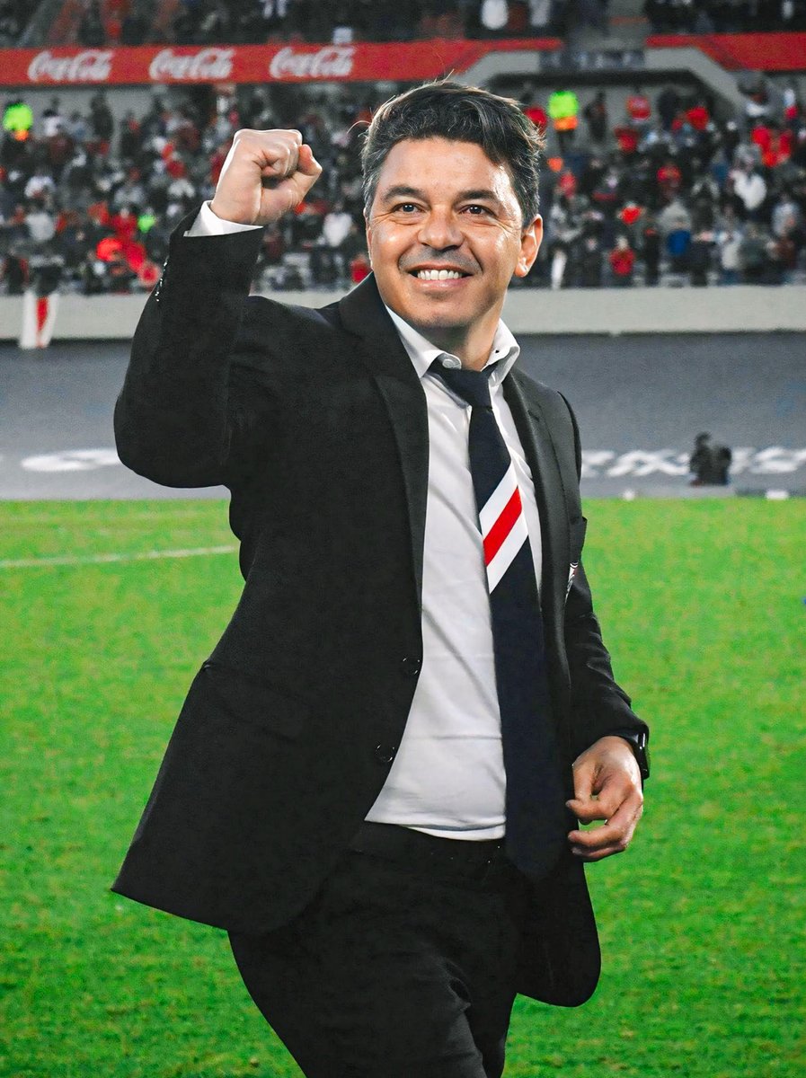 “Yo soy un chico de la casa, un pibe de River, no voy a salir corriendo por un mal año. El que pensaba eso no entiende nada, no sabe lo que quiero a este club.

Acá he perdido y he ganado, y estoy seguro de que voy a volver a ganar, vamos a volver a ganar”.

Marcelo Gallardo.