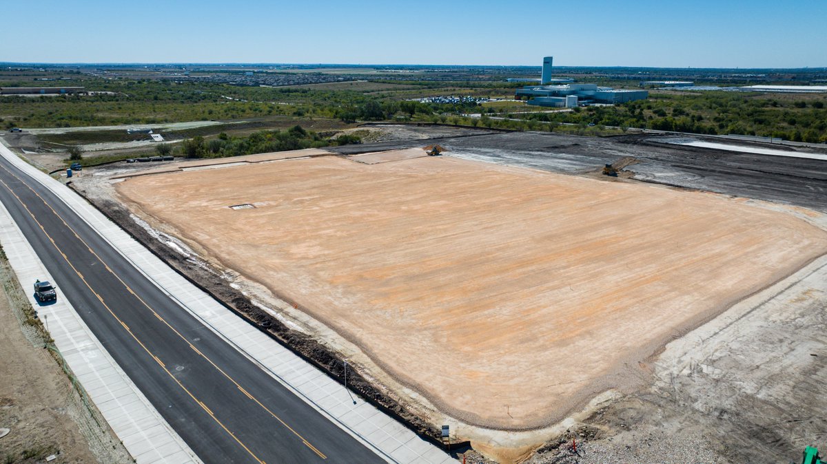 RobCon_Co's tweet image. New Braunfels is cookin’ 🔥

Pad’s prepped, utilities are going in, and footings start this week. Mass grading wraps soon!

#CostcoNewBraunfels #TeamRobcon #TexasConstruction #DirtToDone #RetailBuild