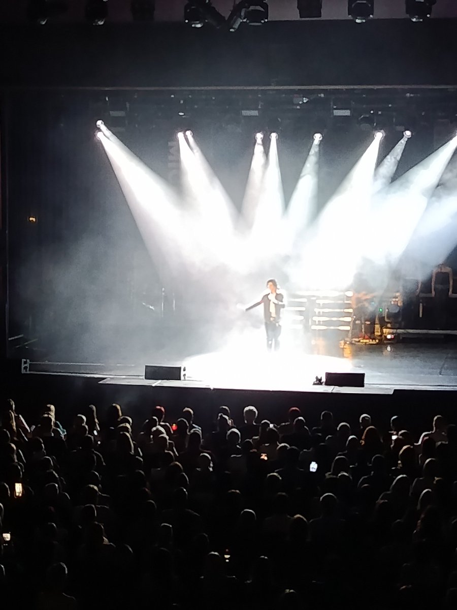 any54's tweet image. A ma esti programunk nem semmi volt. Tudom, ami majdnem az, az nem az, de az igazit soha nem lát(hat)tuk és már esélyünk sincs rá, ezért ma megnéztünk egy másik Michael-t. Nem tudom, az igazi milyen le(hete)tt volna, de nekünk megfelelt ez is. Nagyon élveztük.