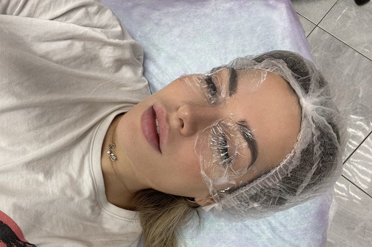 колюсь в Питере
чтоб не выглядеть в Москве как будто я все лето могилы копала 🤡