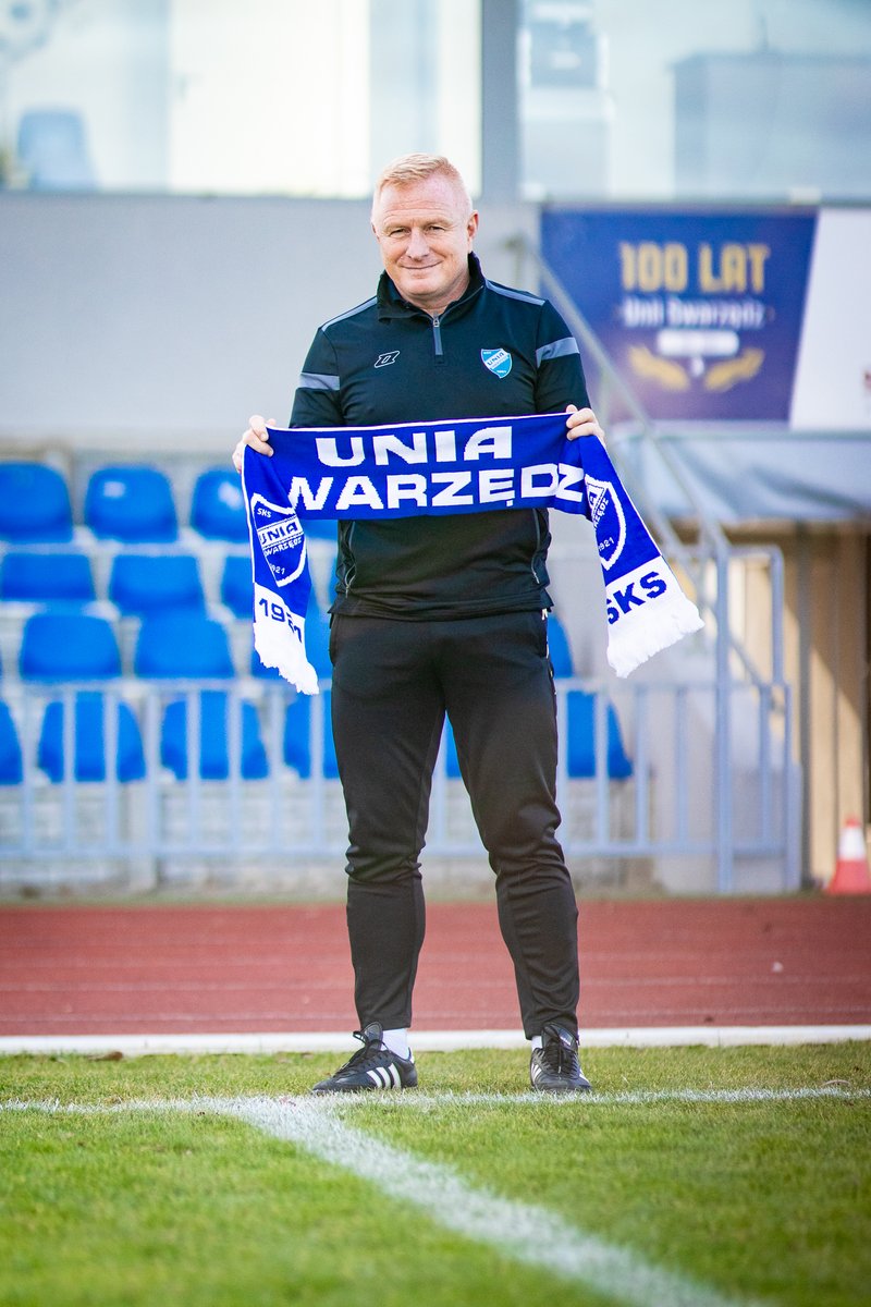 📢 Grzegorz Dziubek nowym trenerem Unii Swarzędz. 
Grzegorz Dziubek objął funkcję pierwszego trenera zespołu seniorów Unii Swarzędz.
Powodzenia w prowadzeniu drużyny, Trenerze! 💪🏻🔵⚪️
więcej 👉🏼 tiny.pl/6x6v56hq