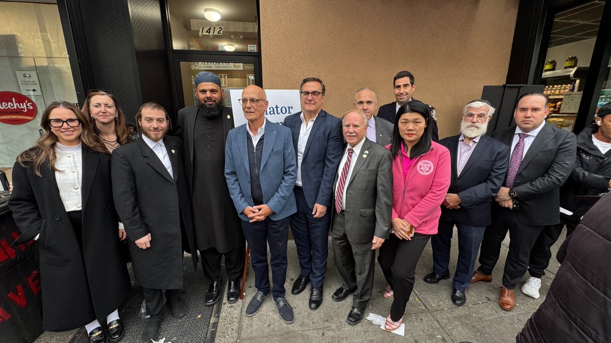 JCRCNY's tweet image. On behalf of JCRC-NY and in partnership with @UJAfedNY  and CSI, JCRC-NY CEO @MarkTreyger718  joined State Senator Sam Sutton, @GovKathyHochul , Senate Majority Deputy Leader Giannaris, many distinguished elected officials from both parties, multi-faith clergy, and community…