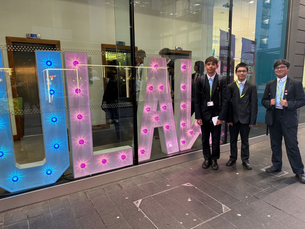 edenboyspreston's tweet image. Some of our talented pupils took part in a debating competition this evening at the University of Law, Manchester. They spoke with confidence, passion and maturity - did so well and made us super proud! 👏🎓🗣️ #WeAreStar #EBP #Ambition #StarFutures