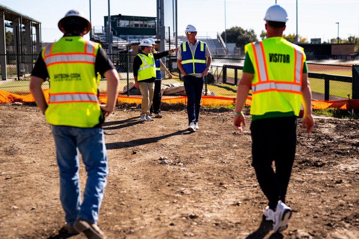 Progress continues on our facility as <a href="/CoachCodyWhite/">Cody White</a> takes a sneak peak at our new home 👷🚧🧱

#GMG 🟢🦅