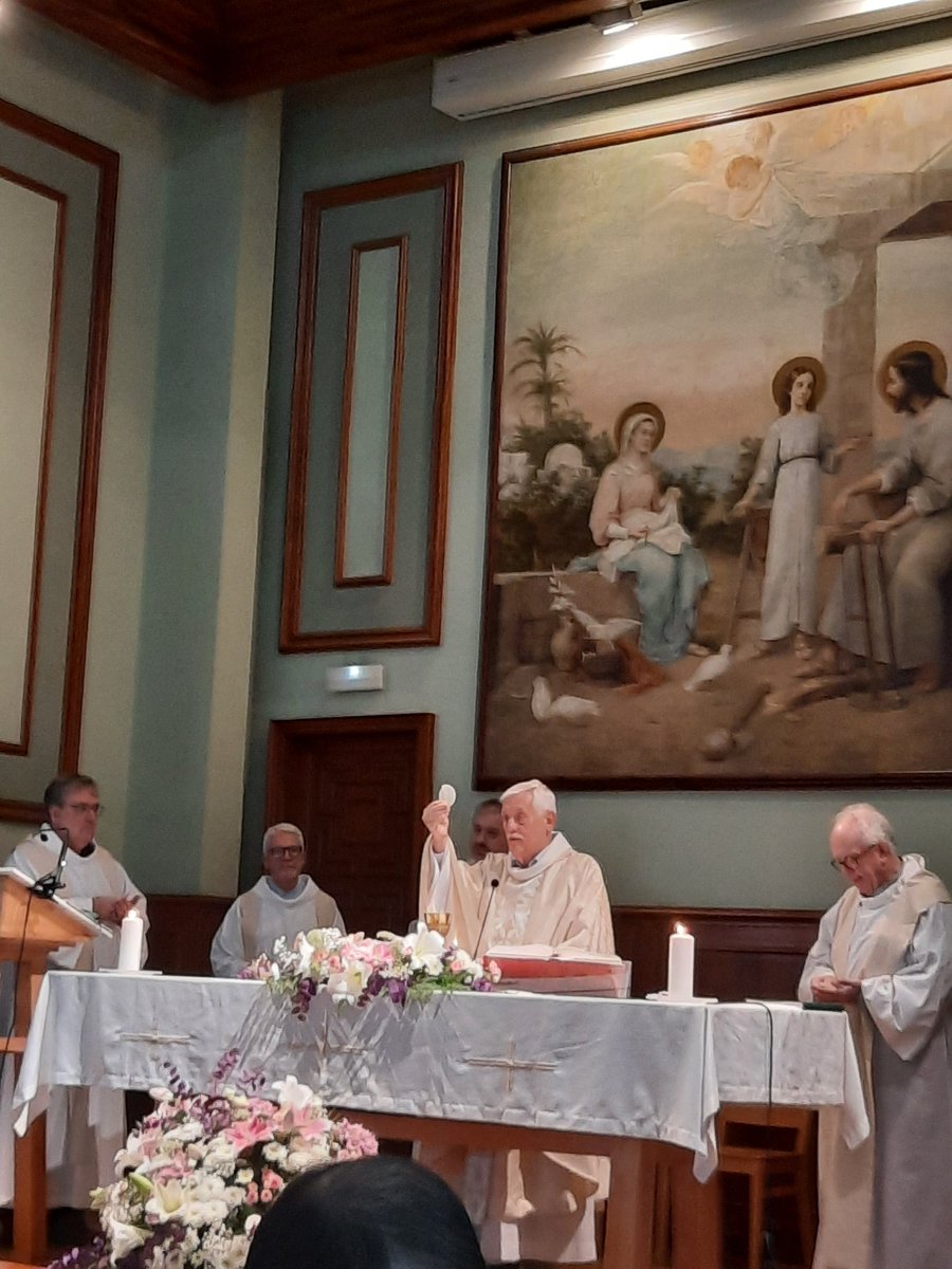 Hoy 5 de noviembre, hemos tenido la alegría de contar con la presencia del Padre General de la Compañía de Jesús, Arturo Sosa SJ.

Un tiempo para la escucha desde donde sabernos Compañía en camino, llamada a acompañar desde las fronteras, manteniéndonos amigos/as en el Señor.