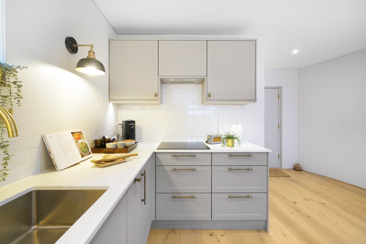 Douglas_Gordon's tweet image. A rare opportunity to let a two-bedroom floating home on the historic Cheyne Walk Moorings, SW10.

💷 £7,999 pcm | Furnished
🔗 View the listing: bit.ly/4oJNWBQ

#chelsea #sw10 #londonlettings #propertytolet #houseboatliving #watersideliving