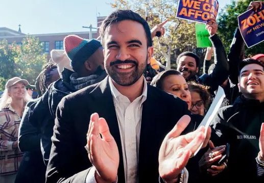 EL HOMBRE DEL DÍA:

El más jóven en asumir la alcaldía de New York desde 1892. Nacido en Uganda, 34 años, socialista y musulmán; el hijo de inmigrantes, <a href="/ZohranKMamdani/">Zohran Kwame Mamdani</a>   es el hombre del día con una fuerte impronta antitrumpista.

#ZohranMamdani 
#NuevaYork
#NewYork