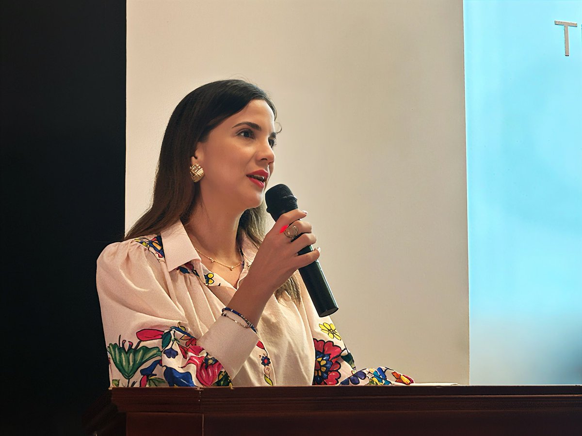 ¡Empoderamiento Juvenil! La gobernadora, Alexandra Jara en línea con el Gobierno Nacional, impulsa el liderazgo y la participación activa de la juventud. En el <a href="/TecnologicoLoja/">Tecnológico Loja</a>, se desarrolló un encuentro entre jóvenes y autoridades para fortalecer su rol en la sociedad.