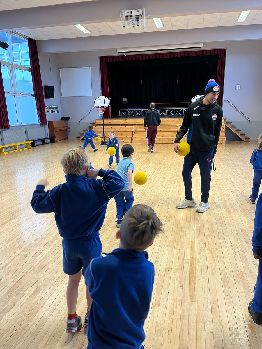 Scoil Naomh Pádraig tweet media