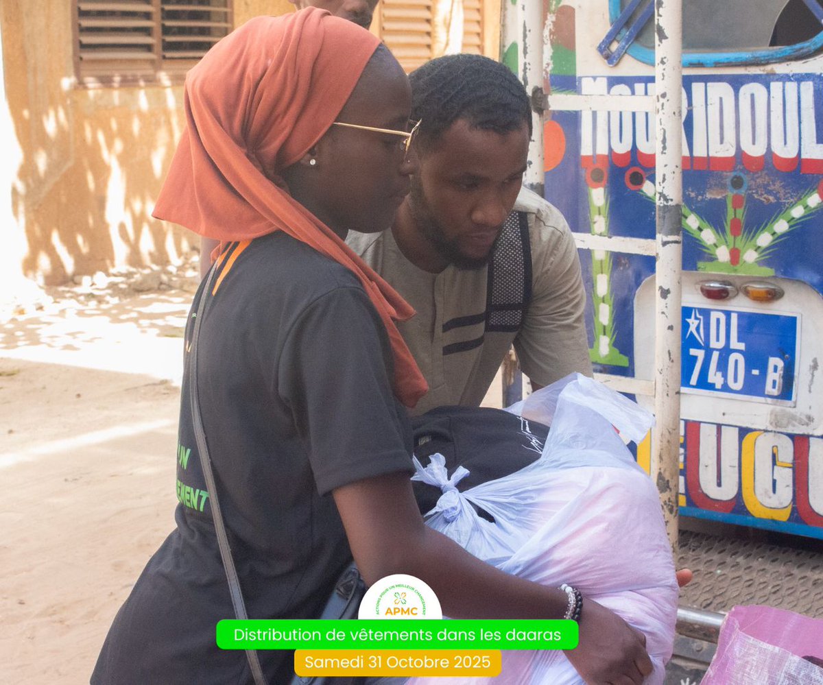 Actionengage's tweet photo. Retour sur notre action solidaire !
Le 1er novembre 2025, APMC a clôturé sa campagne de collecte, tri et distribution de vêtements dans trois daaras de Pikine et Guédiawaye.

Des gestes simples, portés par le cœur, qui ont semé des sourires et de l’espoir 🌿 https://t.co/xChM6FfKrZ