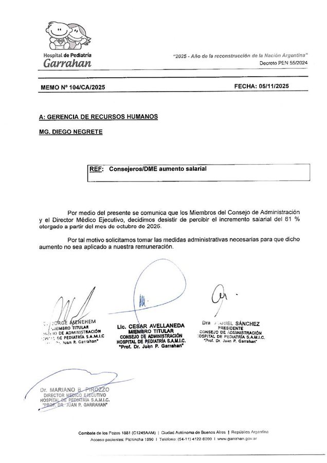 Official memo document on Hospital de Pediatria Samuel Garrahan letterhead dated November 11 2022 with title Memo No 1986/2022 regarding decision not to charge the 61 percent salary increase for board members and medical director. Text details the resolution to forgo the increase announced on November 4 2022 for efficiency reasons. Includes signatures from Dr Marcelo Elias as President Lic Cesar Avellaneda as Secretary and Dra Claudia Sanchez Villoldo as Medical Director at the bottom. Hospital contact information and logo visible in header.