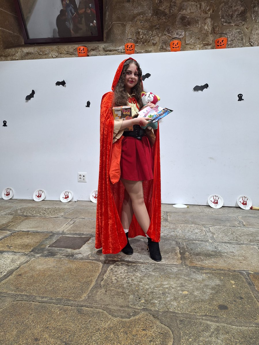 Nuestr@s ganadores del concurso de disfraces, lo pasaron de miedo y nosotros con ellos 🤣😍❤️