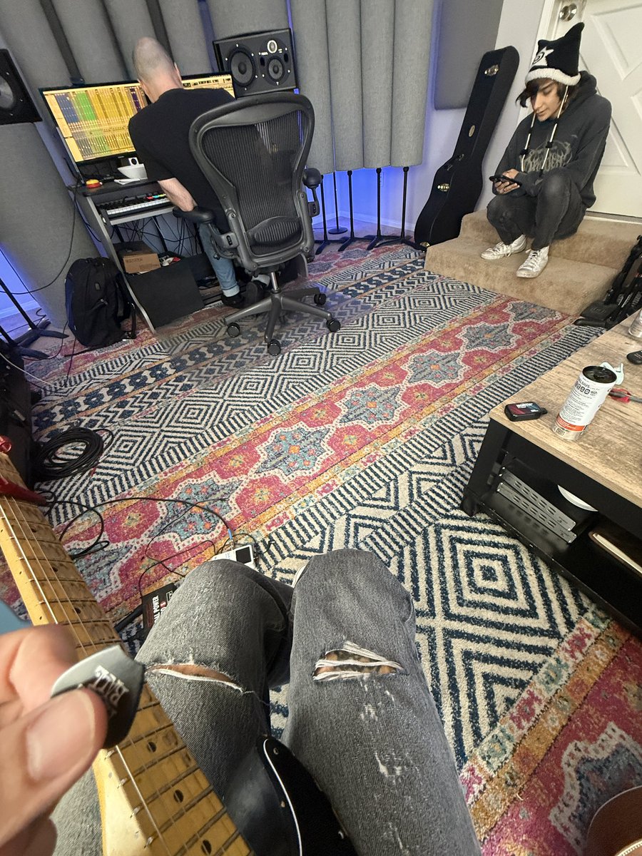 LakeDriveBand's tweet photo. been working. https://t.co/8AtfhxDSeo