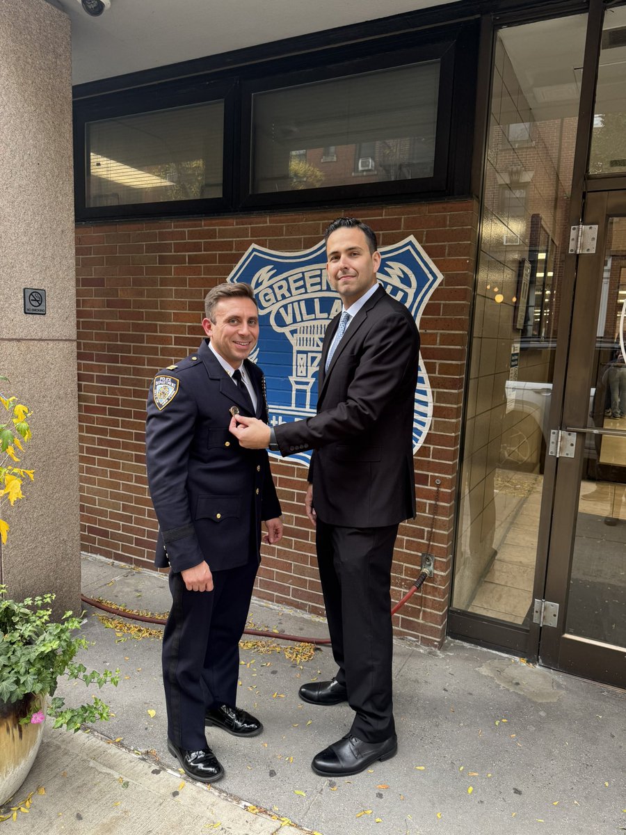 Please welcome the 6th Precinct’s NEW Commanding Officer Captain Nicholas Minor.

We also wish our former Commanding Officer Deputy Inspector Zeikel all the best in his future endeavors!