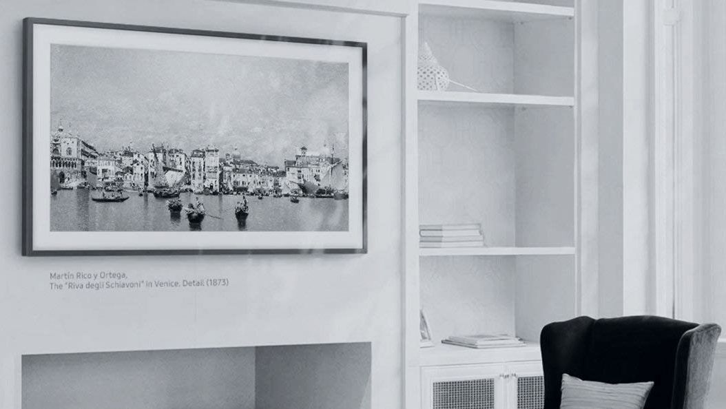 MRACELY's tweet image. Upgrade your home with a #TV cover that transforms a blank black screen into a vibrant, colorful photo on the wall.  bit.ly/3Vt0n8C #ArchitecturalDigest #HideTheTV