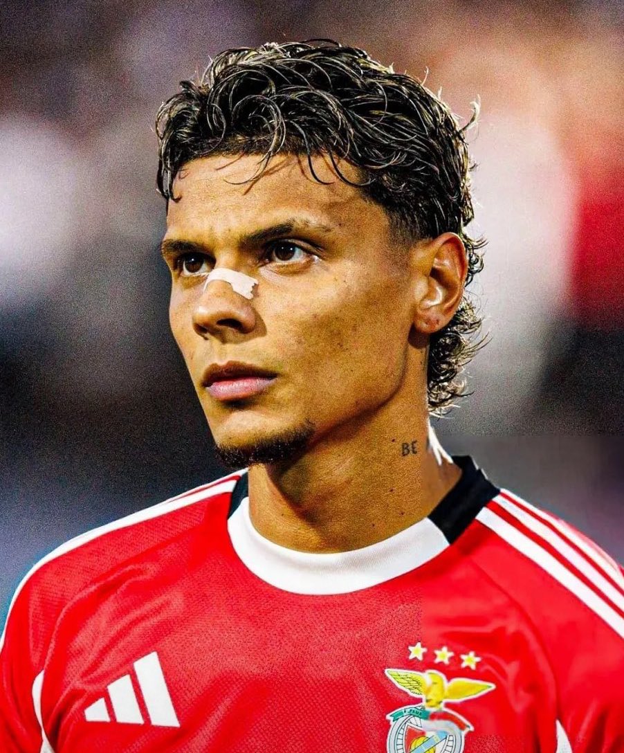 Assim sim. Melhor jogo do Ríos com a camisola do Benfica.