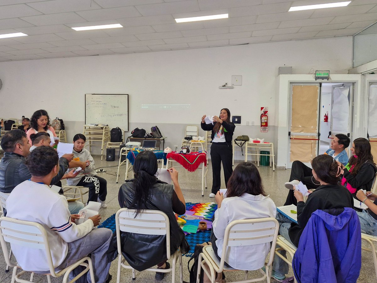 El ISPA fue sede del Ateneo “La comunicación y los lenguajes desde la cosmovisión de los pueblos indígenas. Aportes a la construcción de propuestas pedagógicas comunitarias e interculturales” <a href="/MEducacionSalta/">Ministerio de Educación de Salta</a> <a href="/CisenUnsa/">Cisen UNSa</a>

📲 edusalta.gov.ar/index.php/info…