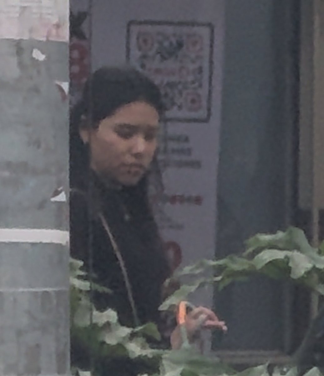 Que repele esta gente. Paseando un labrador café en Parque Esparza Oteo Napoles, mete al perro a los jardines a 💩 y se va, cuando le digo que recoja, dice que ella no se mete ahí. Vecinos corrientes en todos lados  <a href="/LaNapolesCdMx/">La Nápoles CdMx</a>