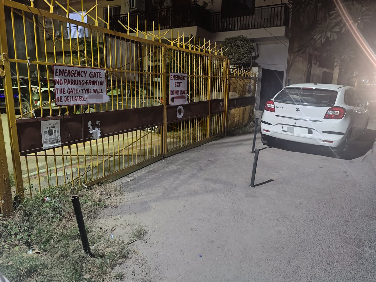 AdrishBhadra's tweet photo. @MCD_Delhi This incident also stems from the fact that the RWA in our locality has installed iron pipes on public property at multiple locations. Kindly take note of this and proceed with needful action. Please reach out to me directly for further information. https://t.co/2cPxD9qli3