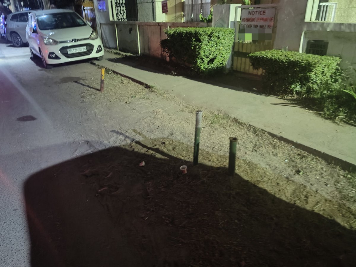 AdrishBhadra's tweet photo. @MCD_Delhi This incident also stems from the fact that the RWA in our locality has installed iron pipes on public property at multiple locations. Kindly take note of this and proceed with needful action. Please reach out to me directly for further information. https://t.co/2cPxD9qli3