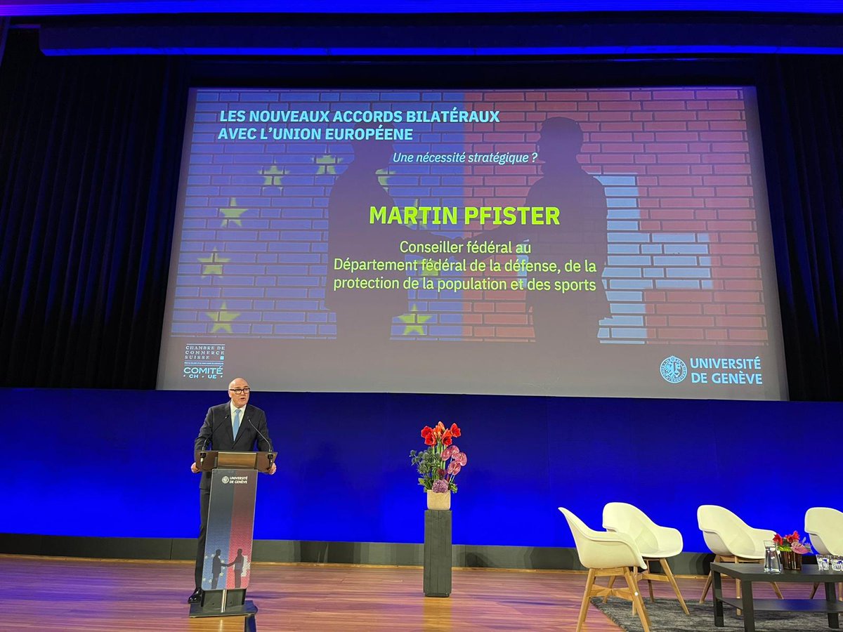 🤝🏻 Merci à Martin Pfister, conseiller fédéral du Centre en charge du Département fédéral de la défense.

Malgré les menaces de groupuscules d'extrême gauche, le débat sur les accords bilatéraux a eu lieu. Personne ne pourra empêcher le déroulement d'un débat démocratique sain.