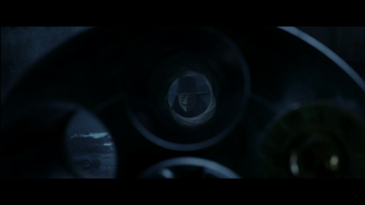 As it's Bonfire Night, it felt right to rewatch this campy cult classic. This scene still goes far too hard.

👨🎩🔥🎆