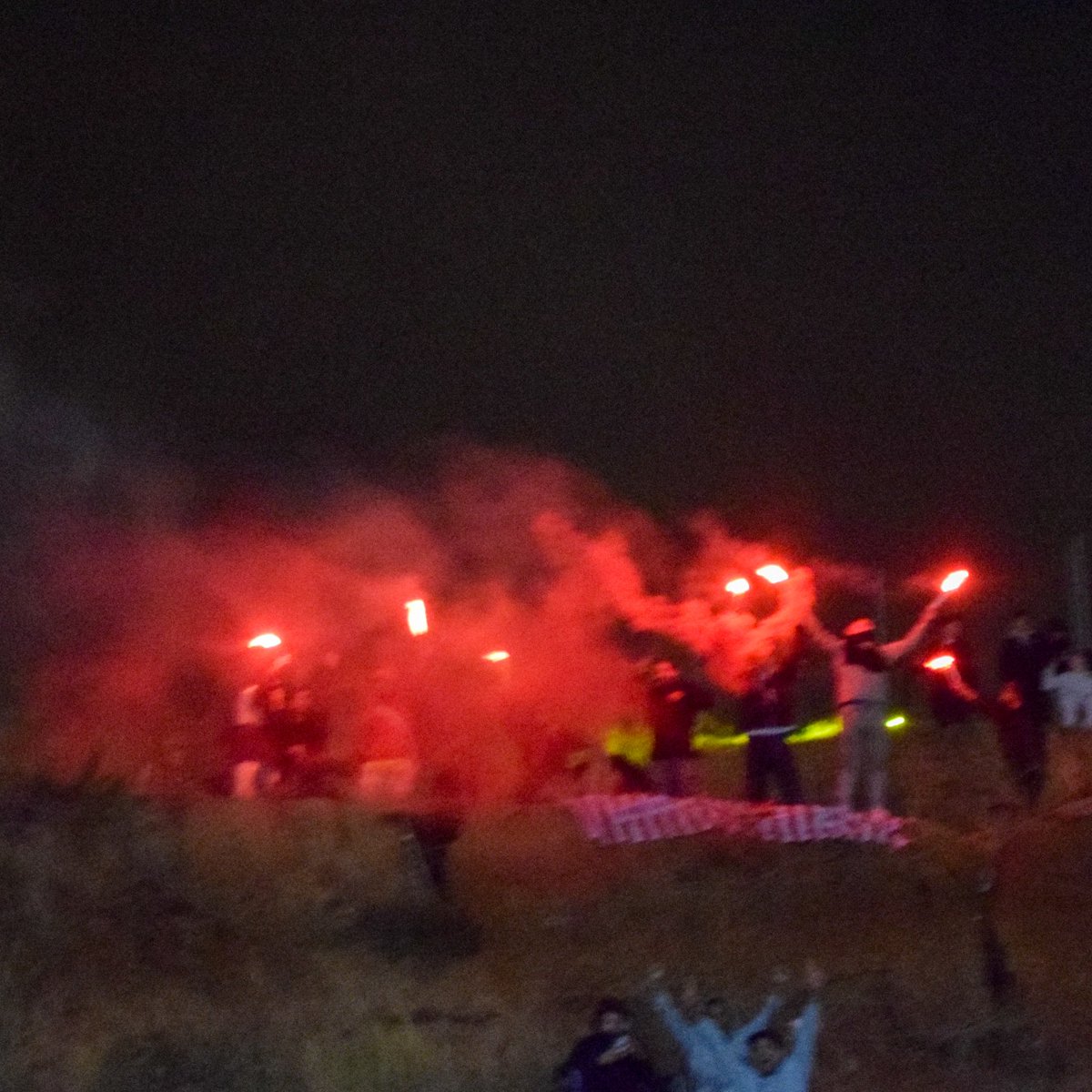 Final a Llefià 

El <a href="/cfbadalonasad/">CF Badalona SAD Oficial</a> guanya per 1 a 2 a la <a href="/ULlefia/">Unificación Llefià CF ♥️🤍</a> en un derbi disputat amb un gran ambient al Municipal i als seus voltants. Els locals han marcat al temps afegit i han demanat un penal que podia haver forçat la tanda de penals 

📸 <a href="/flash_bdn/">Flash Bdn</a> 

#Badalona