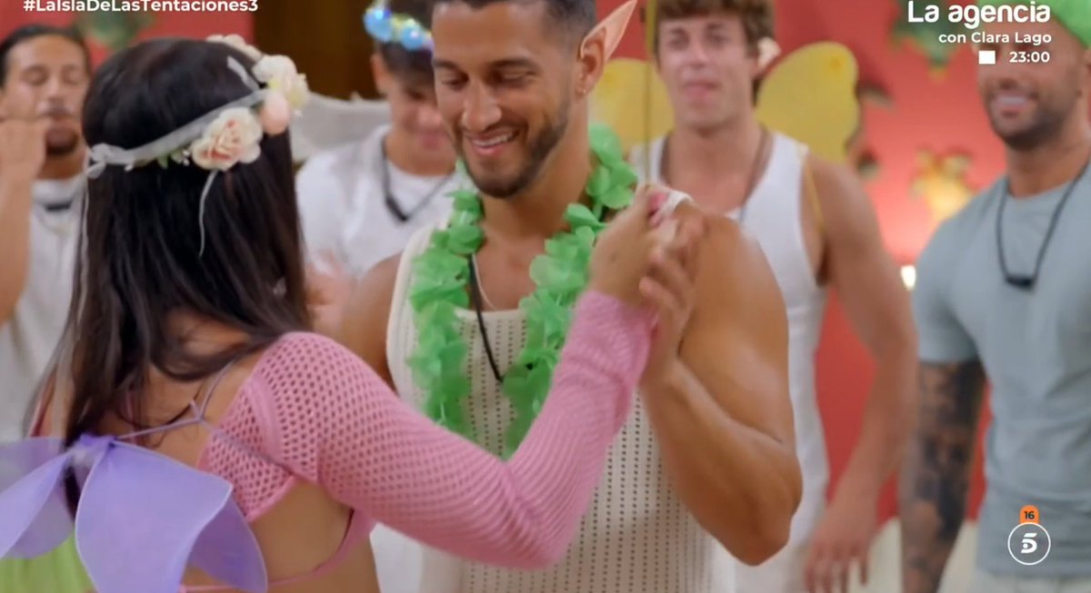 CassndraEffect's tweet image. Hostias el live action de ACOTAR #LaIslaDeLasTentaciones3