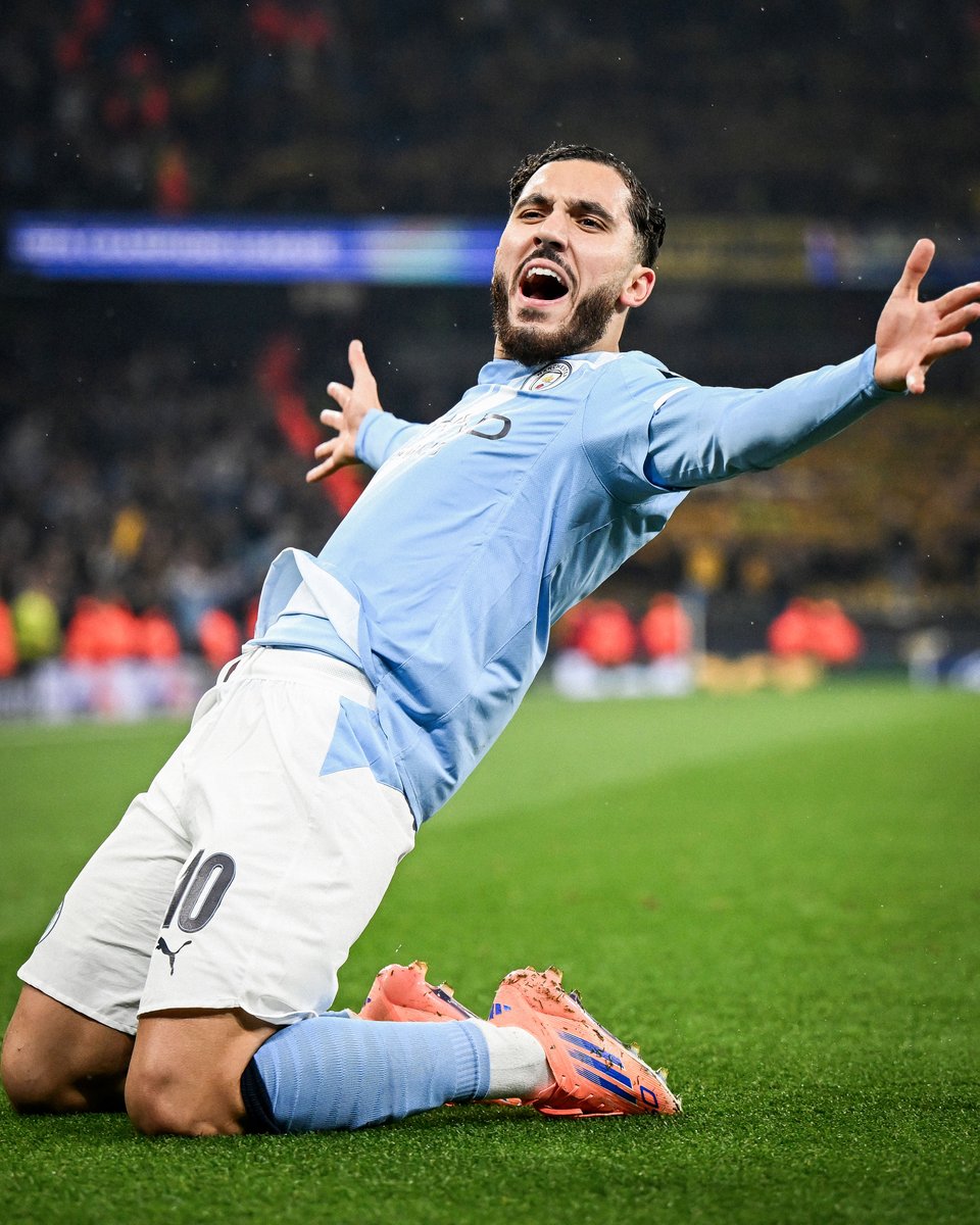 Rayan Cherki scores his first Champions League goal 🤩