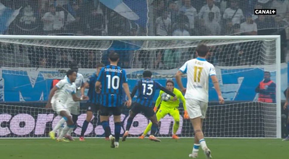 FlopsOmity's tweet photo. YA PAS MAIN ????? L’UEFA ALLEZ VOUS FAIRE ENCULER ! J’AI JAMAIS VU ÇA DE MA VIE. BANDE DE FDP https://t.co/P2Zh8IzT9W