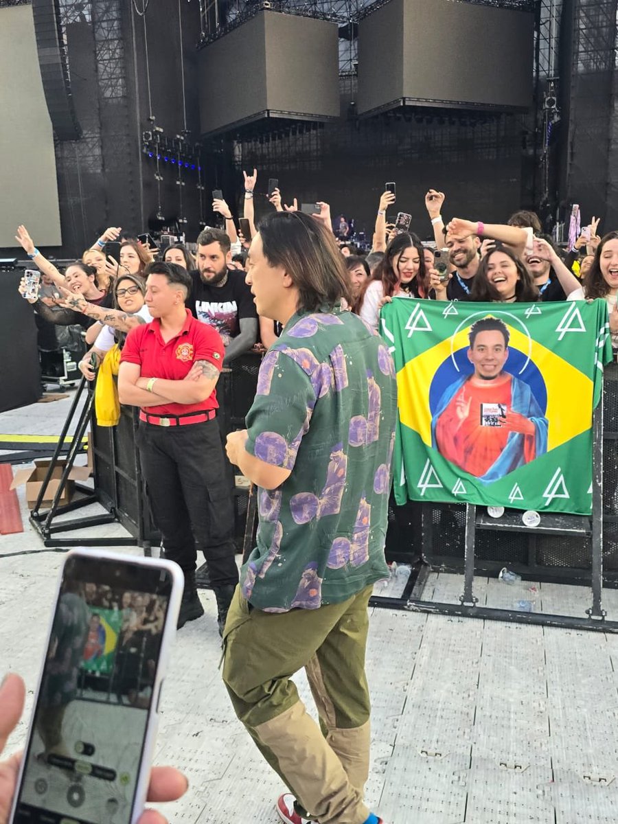 carolinalopesc_'s tweet photo. @joehahnLP 📸

Meu primeiro show do linkin park tá sendo incrível, to felizona viu 🥹 https://t.co/1PQJYkANAA