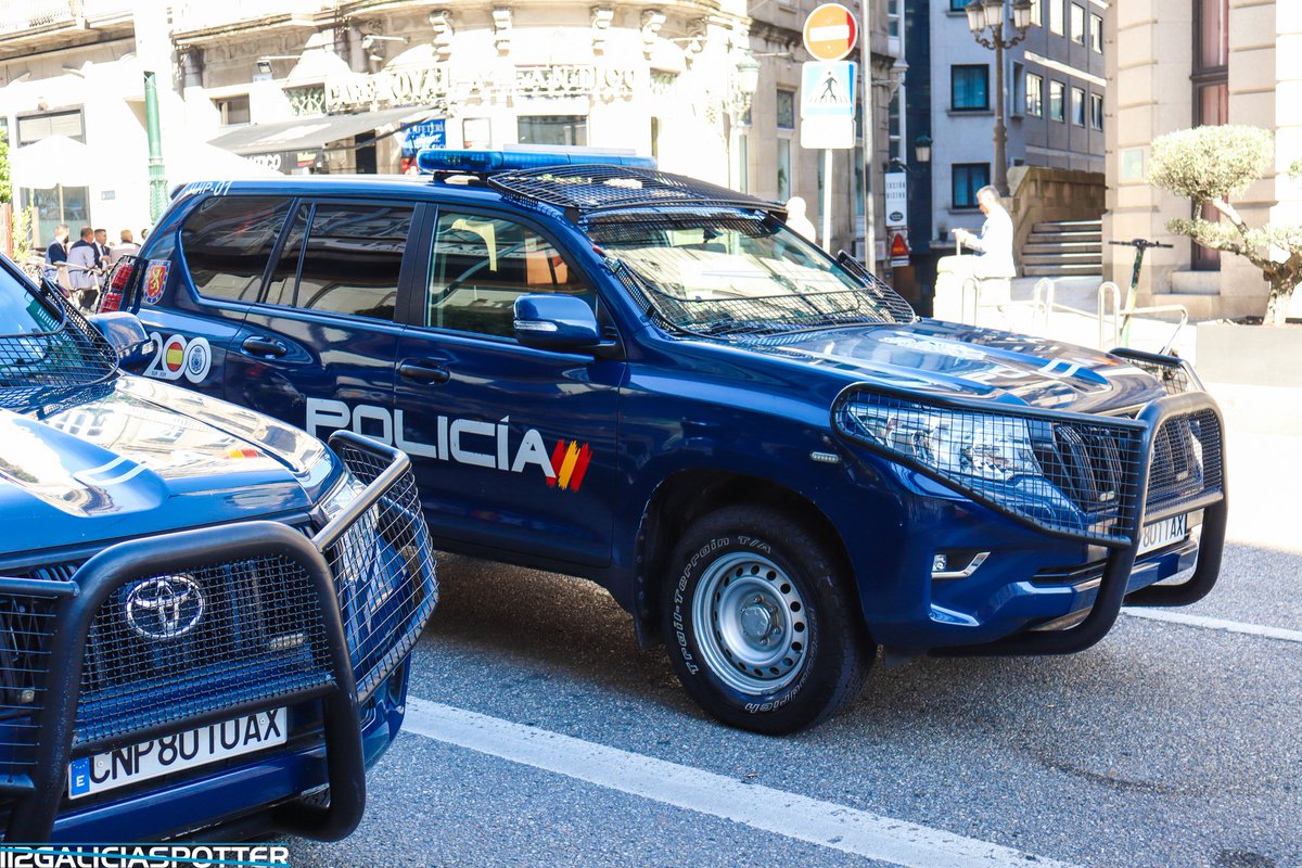 GaliciaSpotter's tweet photo. Toyota Land Cruiser perteneciente a la Jefatura de la Unidad de Intervención Policial de la Policía Nacional.
Presentes en el acto central por el Día de la Policía 2025 en #Vigo.
#toyotalandcruiser #juip #cnp #091policia #policianacional #091policianacional #diadelapolicia2025 https://t.co/zw5M2jCKtB