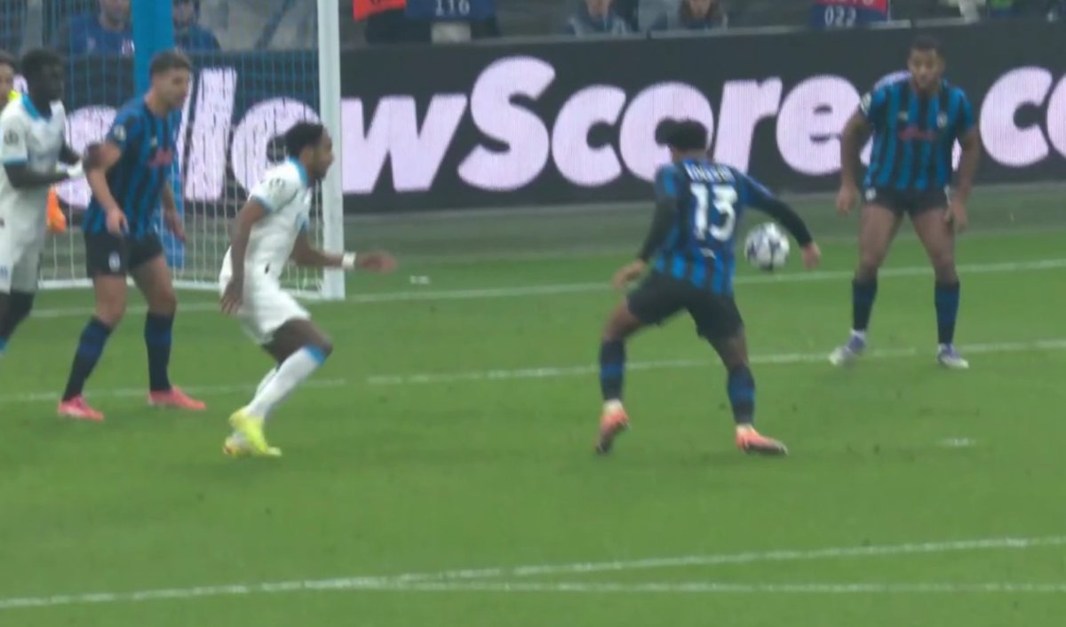 On joue au basket maintenant, je savais pas.

#TeamOM | #OMATA