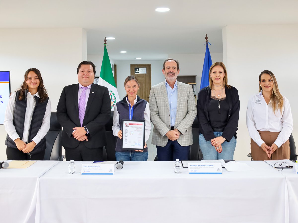 CCLJalisco's tweet photo. ✨ Hoy celebramos un logro muy importante para el #CCLJalisco: recibimos el Certificado NMX-R-025-SCFI-2015 en Igualdad Laboral y No Discriminación.

Este reconocimiento refleja nuestro compromiso con un entorno laboral digno, equitativo y libre de discriminación. 💪 (1/2) https://t.co/kslUuJVpxs