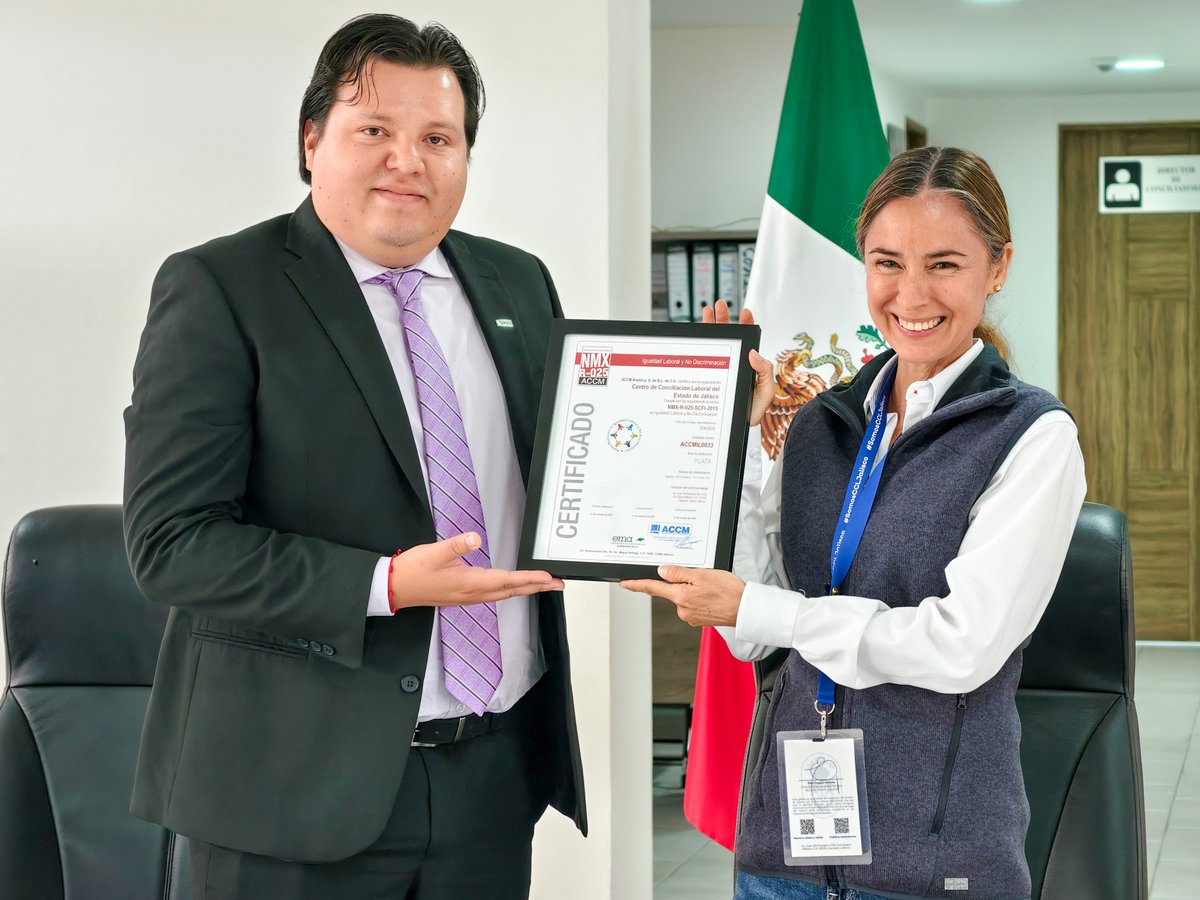 CCLJalisco's tweet photo. ✨ Hoy celebramos un logro muy importante para el #CCLJalisco: recibimos el Certificado NMX-R-025-SCFI-2015 en Igualdad Laboral y No Discriminación.

Este reconocimiento refleja nuestro compromiso con un entorno laboral digno, equitativo y libre de discriminación. 💪 (1/2) https://t.co/kslUuJVpxs