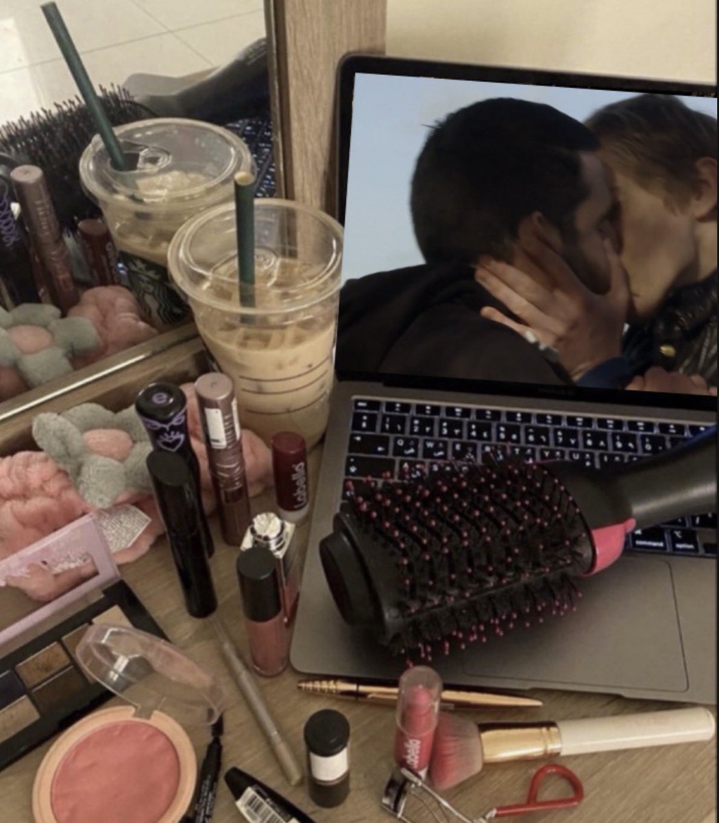 broodingdingle's tweet photo. girl therapy #robron https://t.co/5kSHxIVVEF