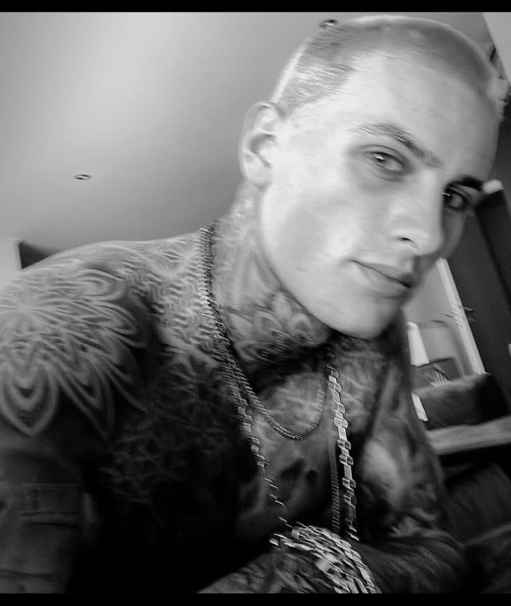 Aaron. tweet media